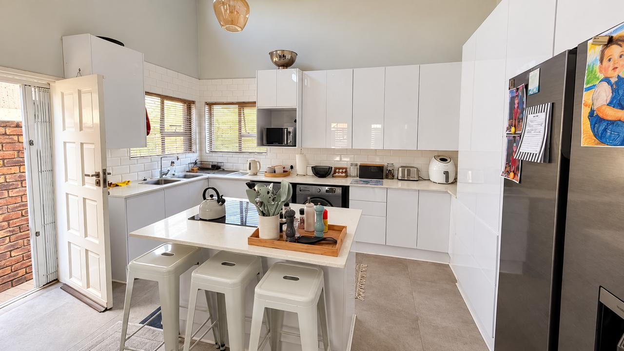 OPEN PLAN KITCHEN 