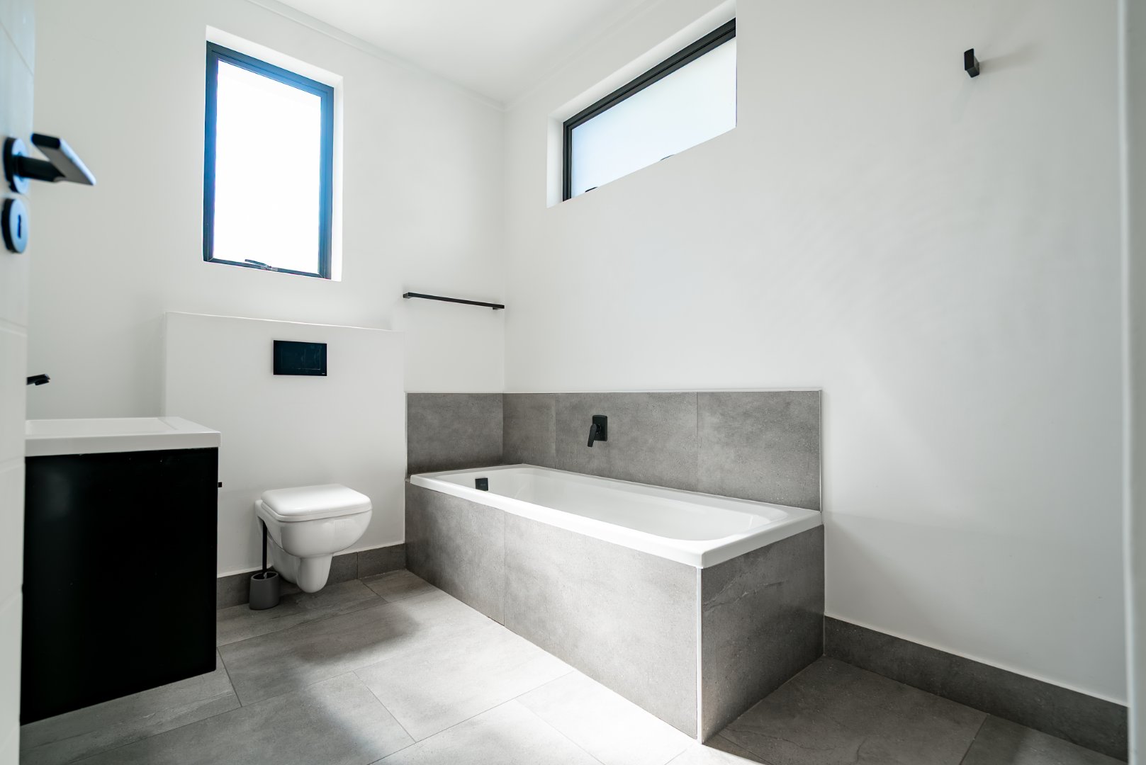 Modern 3 Bed Hyde Park Townhouse with Solar, PJ Lounge & Double Garage