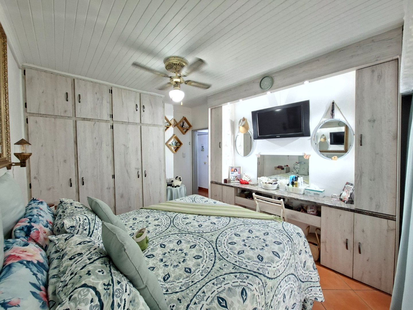 MAKE UP STATION IN BEDROOM 3