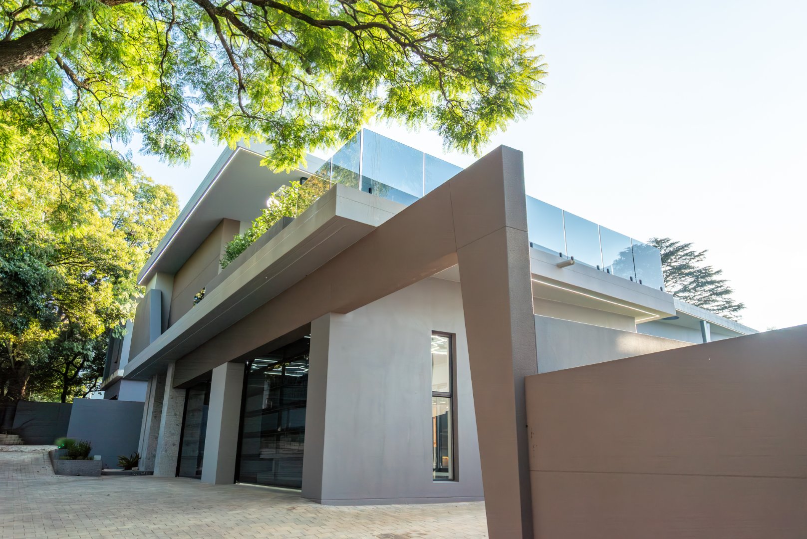 Ultra Exclusive Hyde Park Cluster Living Move In Ready Luxury Residence