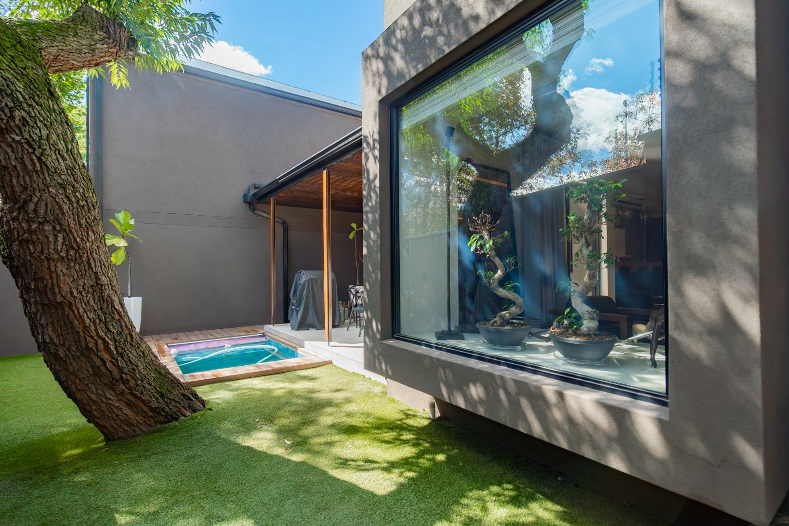 Ultra-Luxury 3 Bed Duplex Villa in Hyde Park | Pool, Staff Suite & Backup Power