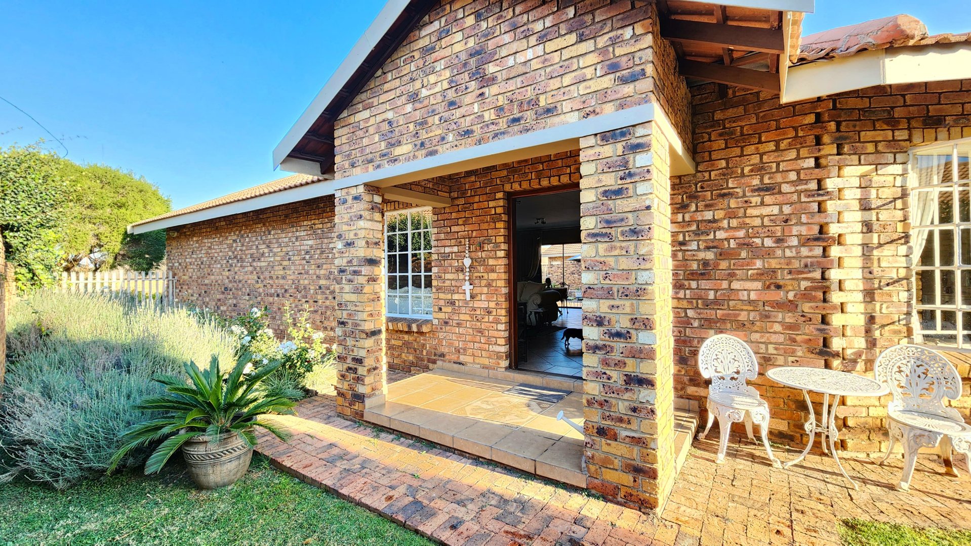 Stunning 3-Bedroom Townhouse in a Serene Complex