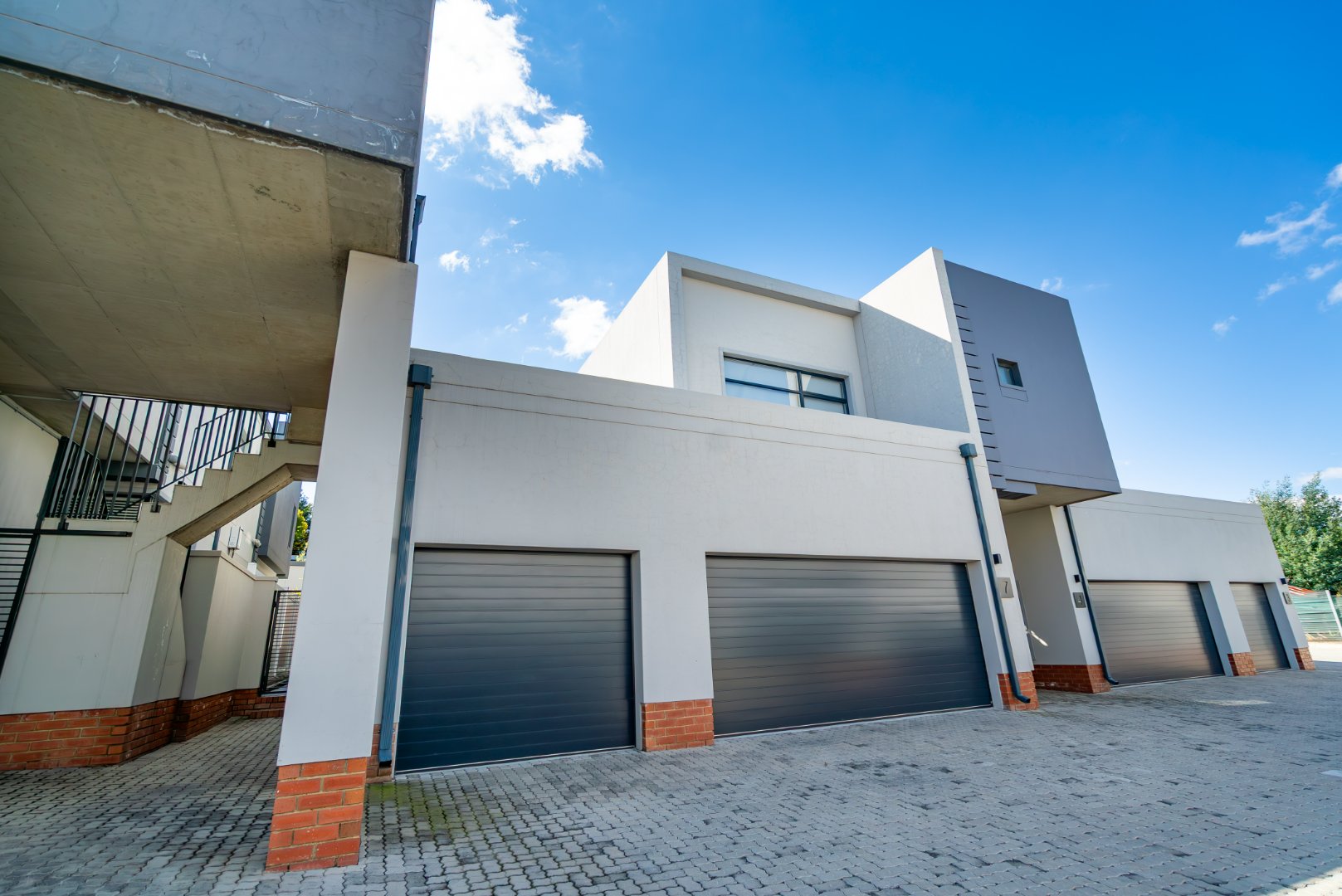2-Bedroom Duplex with Private Roof Terrace