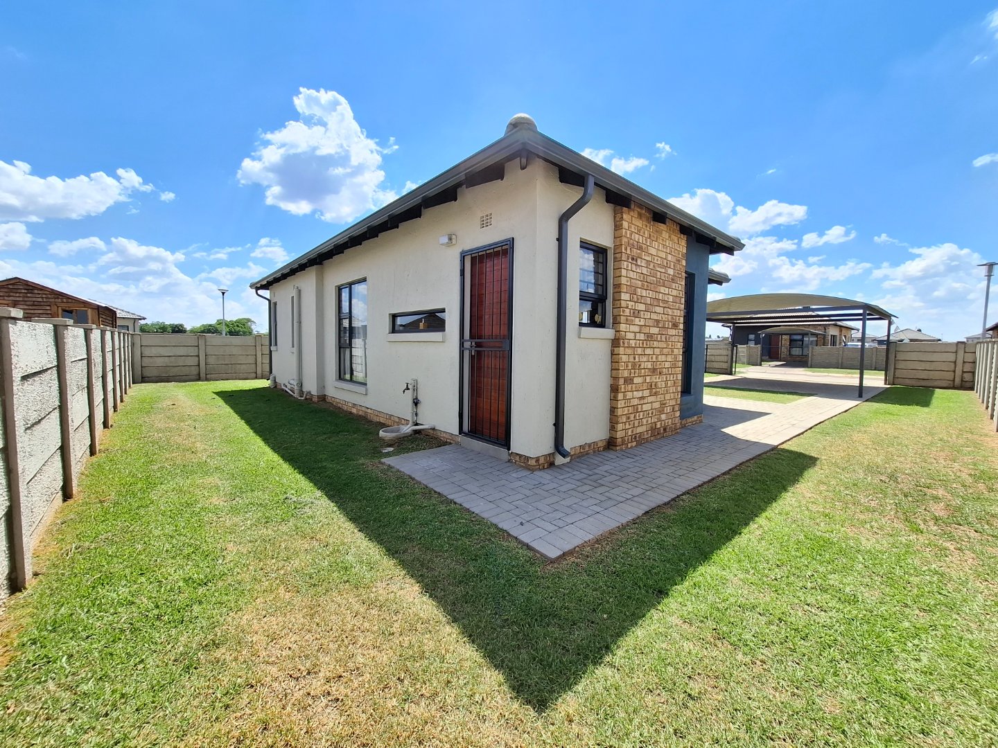 NEW DEVELOPMENT – MODERN 3-BEDROOM STAND-ALONE HOMES