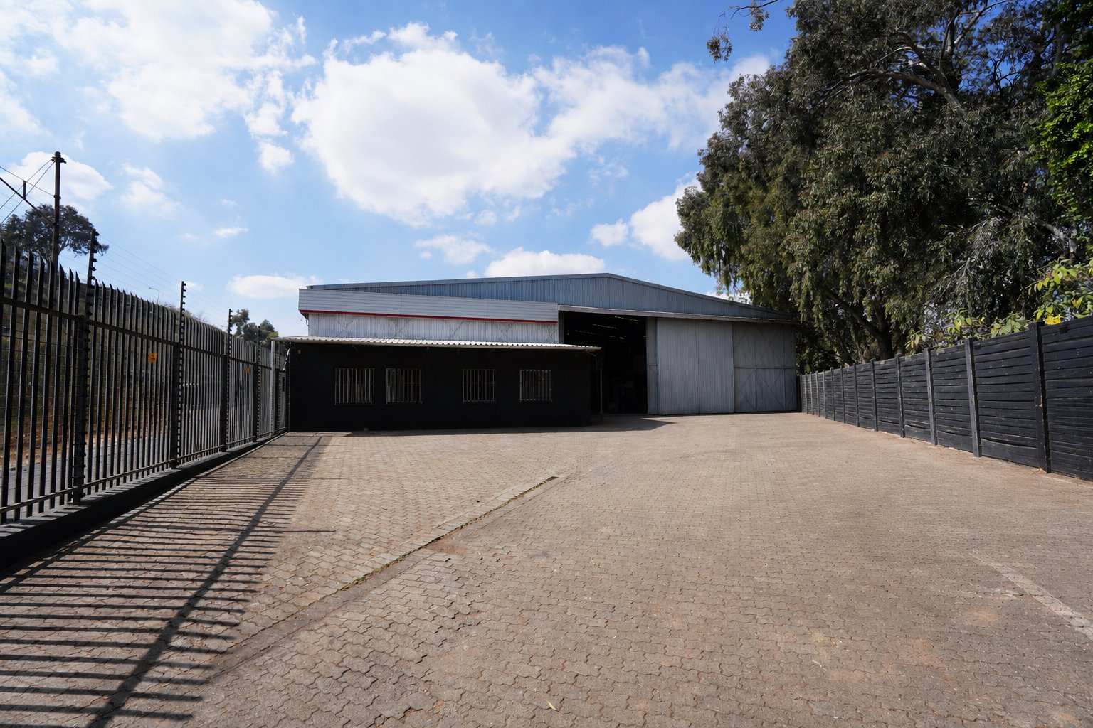 1 386 m² Secure Industrial Warehouse to Let at 20 John Street, Selby photo 6