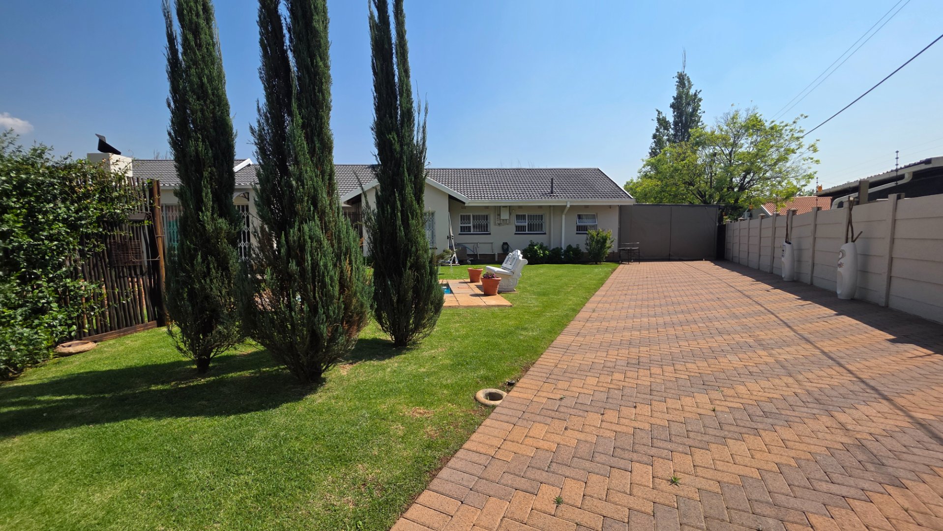SECOND DRIVEWAY TO CARAVAN PORT