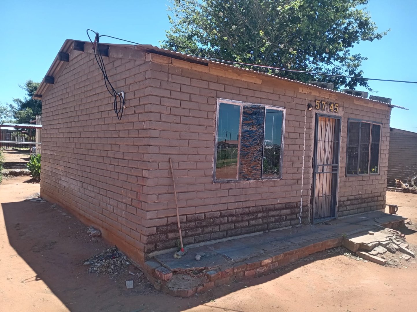 2 Bed Home in JB Mafora, Bloemfontein on a 418m² Erf, Near School and Public Transport