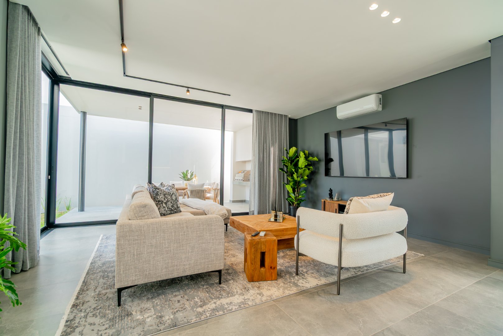 Fully Furnished Brand-new 3-Bed Luxury Rental