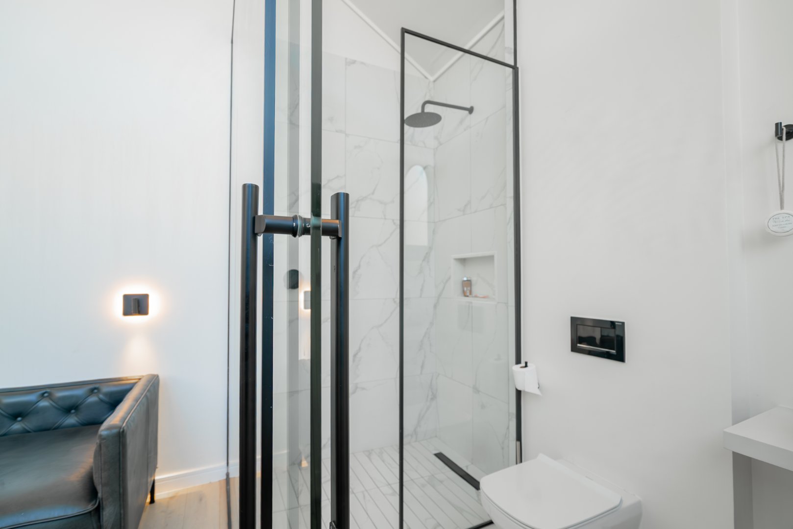 Ultra-Luxury 3 Bed Duplex Villa in Hyde Park | Pool, Staff Suite & Backup Power