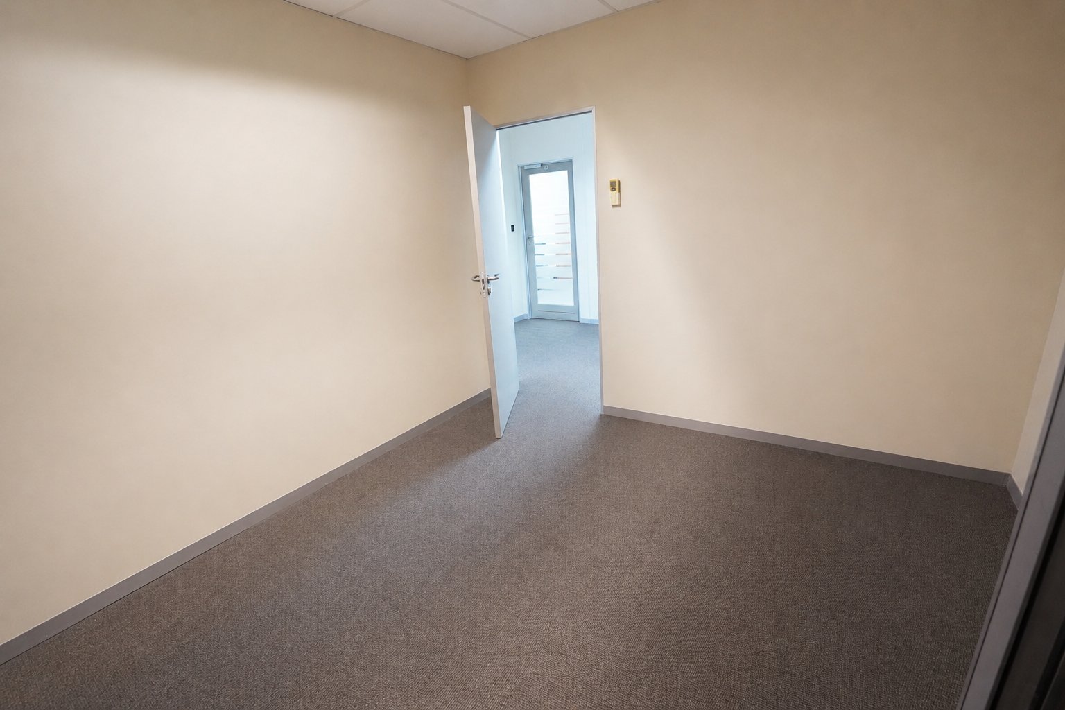 949 m² Second Floor Office To Let at 26 Wellington Road | Parktown | Premium Large-Scale Workspace photo 15