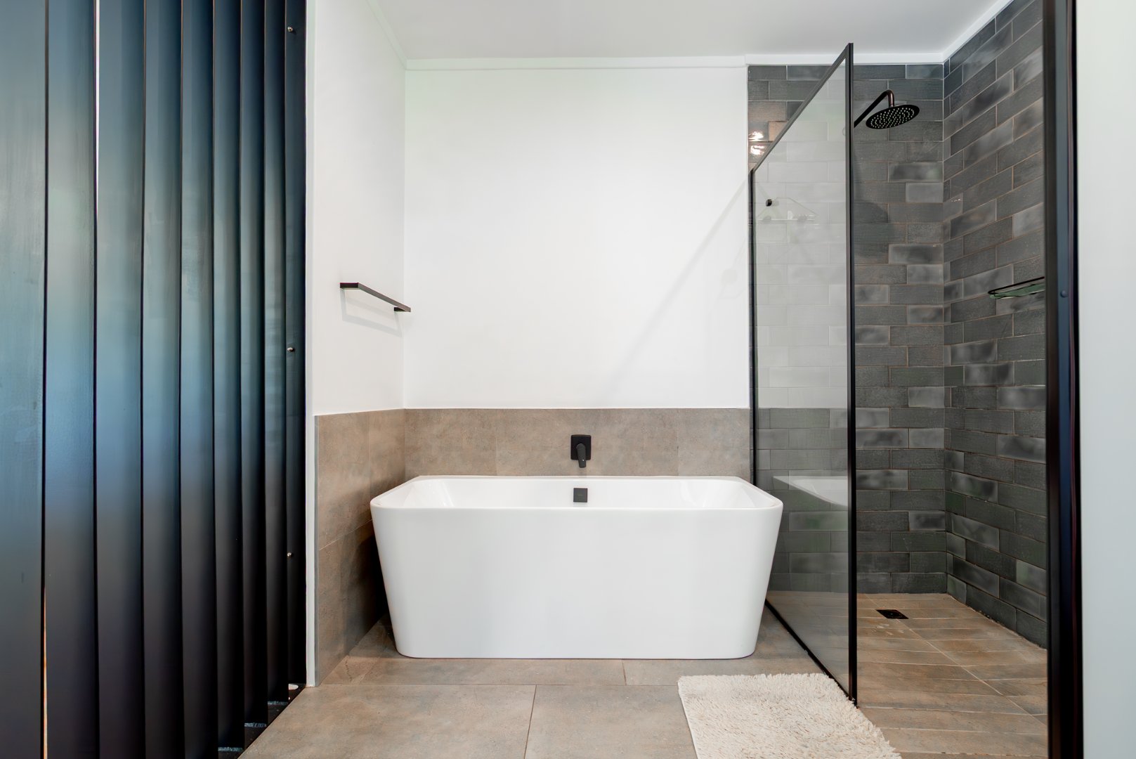 Modern 3 Bed Hyde Park Townhouse with Solar, PJ Lounge & Double Garage