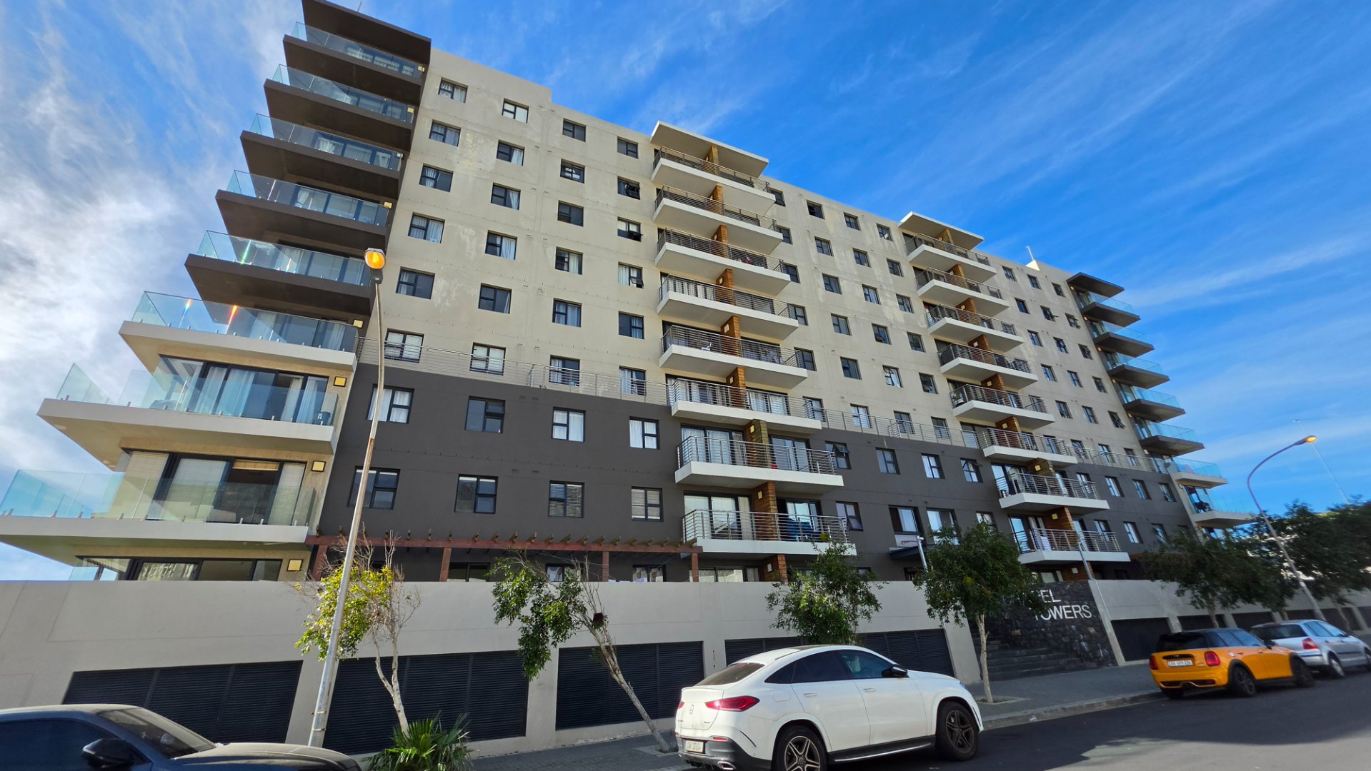 2-Bedroom Apartment with Mountain Views