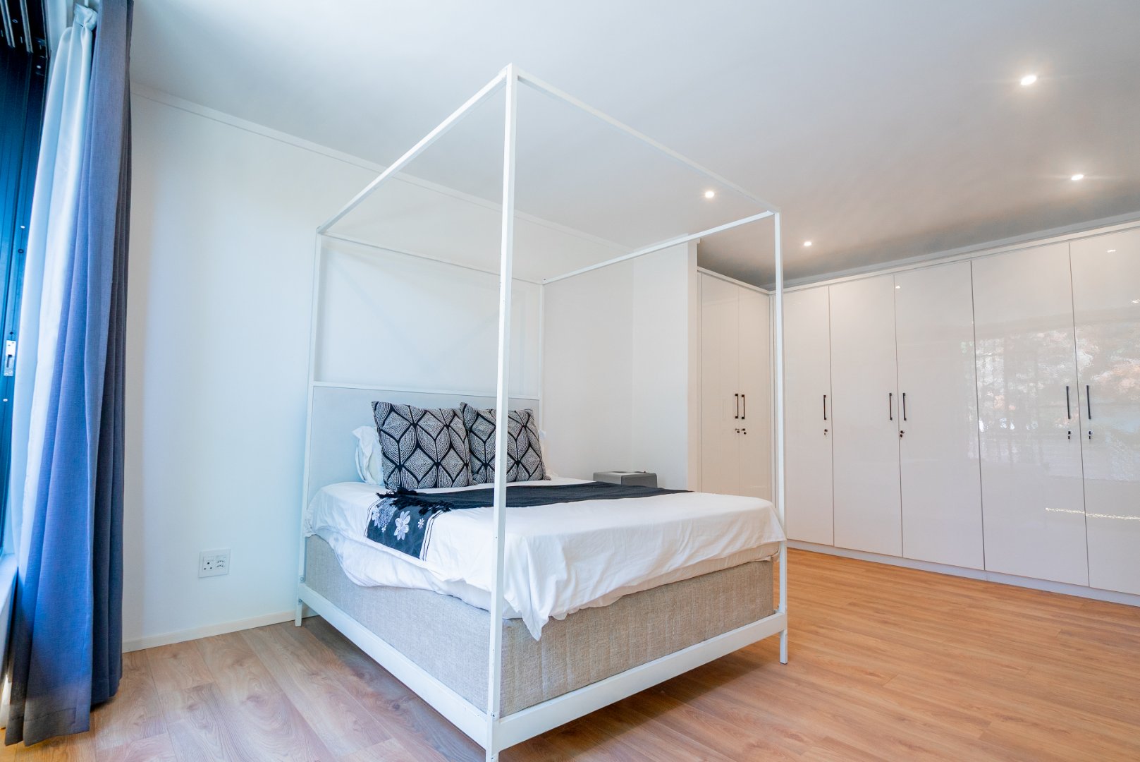 Modern 3 Bed Hyde Park Townhouse with Solar, PJ Lounge & Double Garage