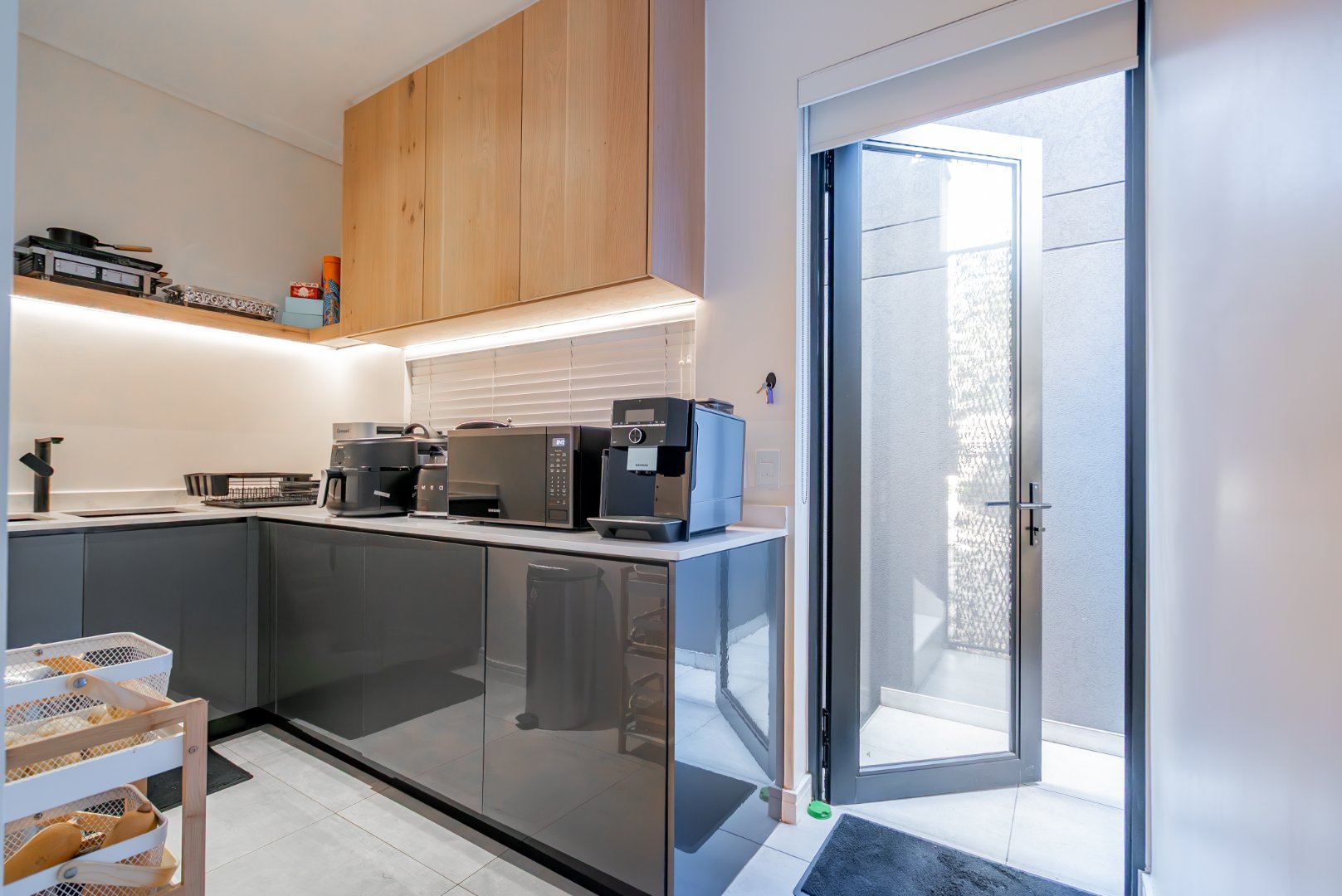 Ultra-Luxury 3 Bed Duplex Villa in Hyde Park | Pool, Staff Suite & Backup Power