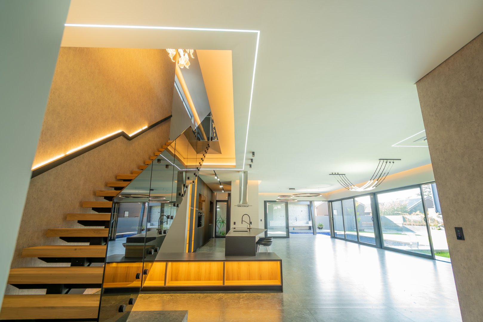 Ultra Exclusive Hyde Park Cluster Living Move In Ready Luxury Residence