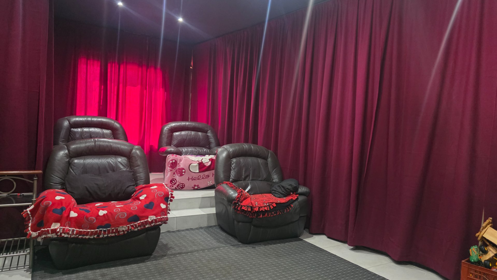 INSIDE CINEMA