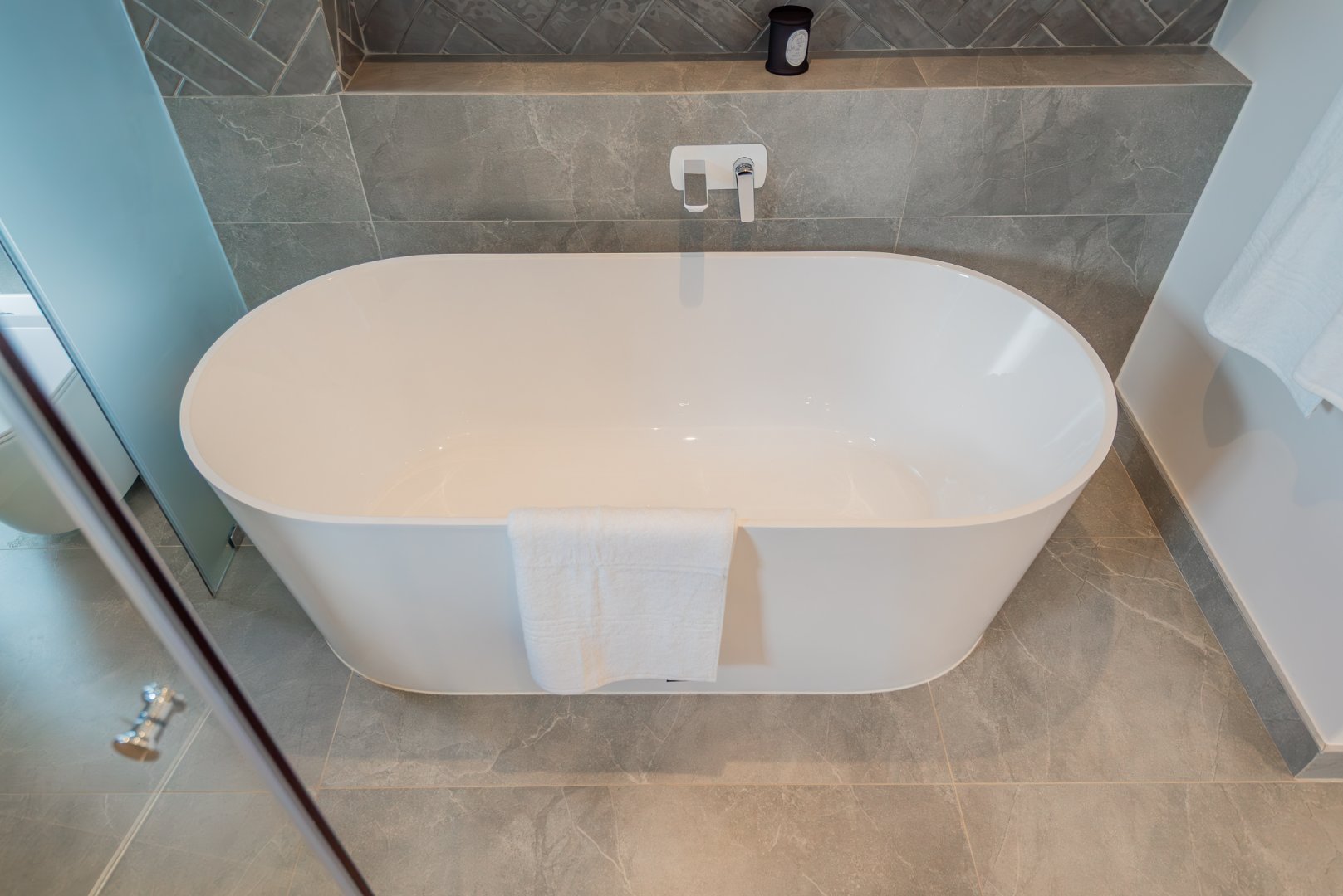 Fully Furnished Brand-new 3-Bed Luxury Rental