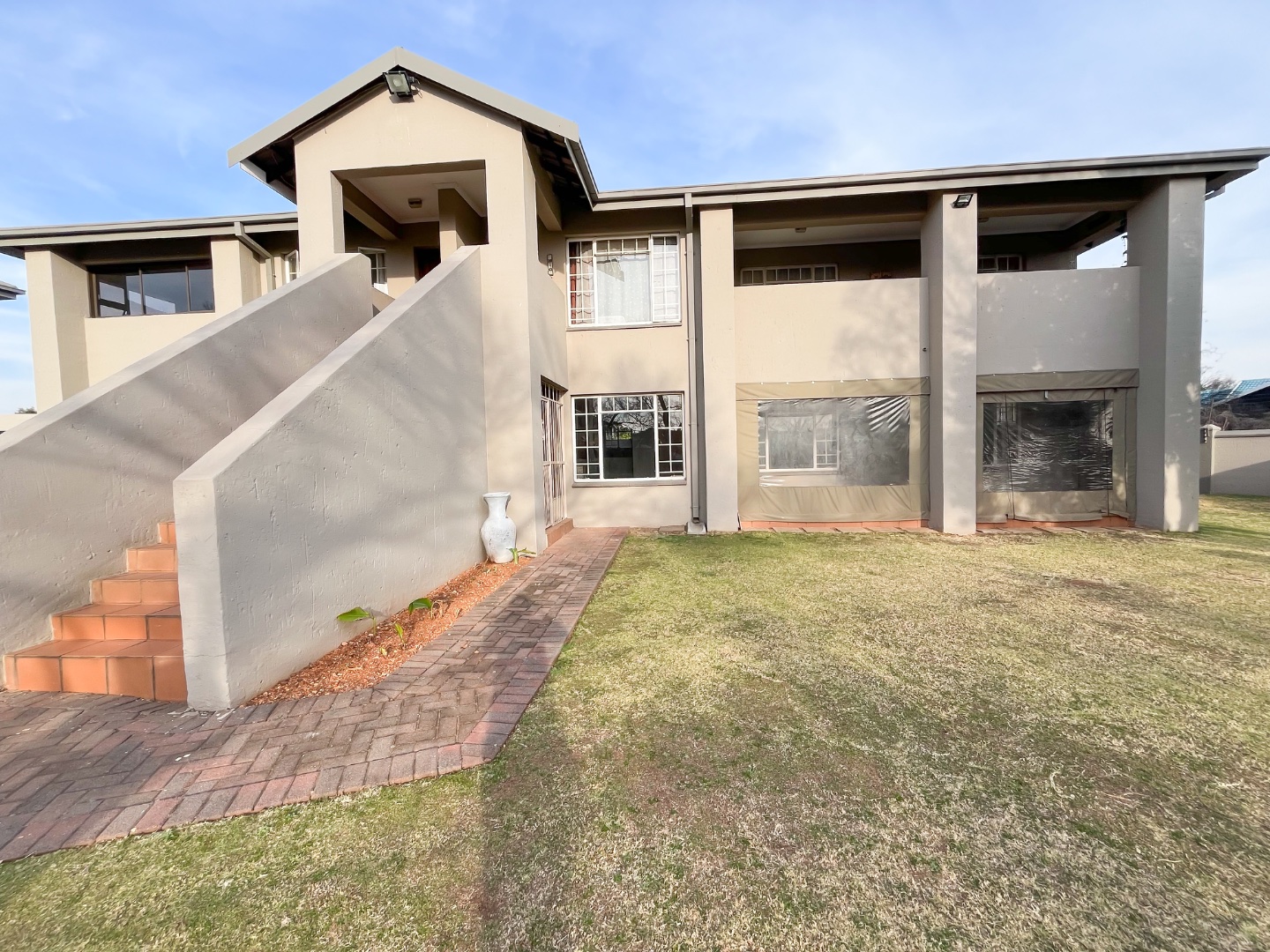 Modern 3 Bedroom Unit in a Secure Complex