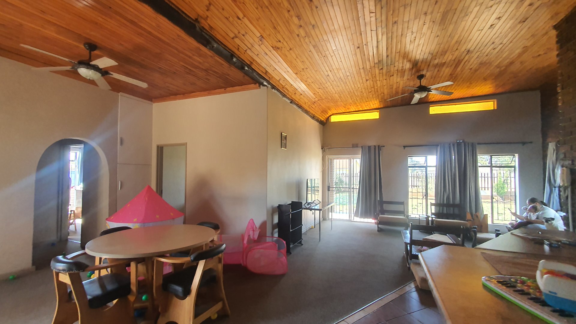LOUNGE/DININGROOM ..HOUSE 2
