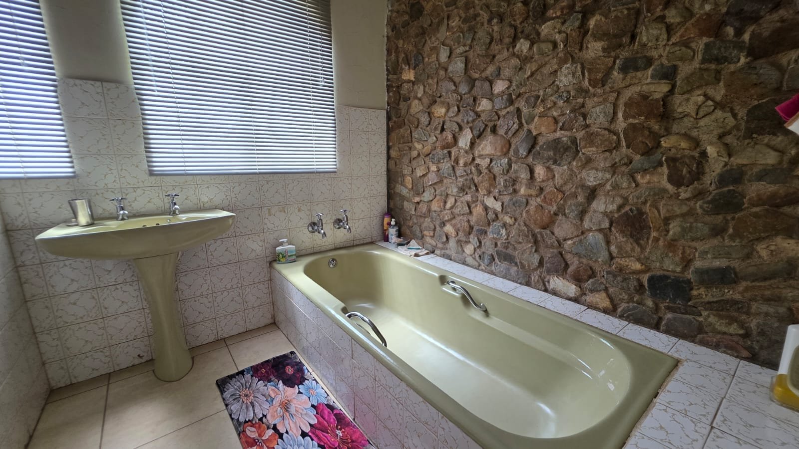 EN SUITE TO BEDROOM 5