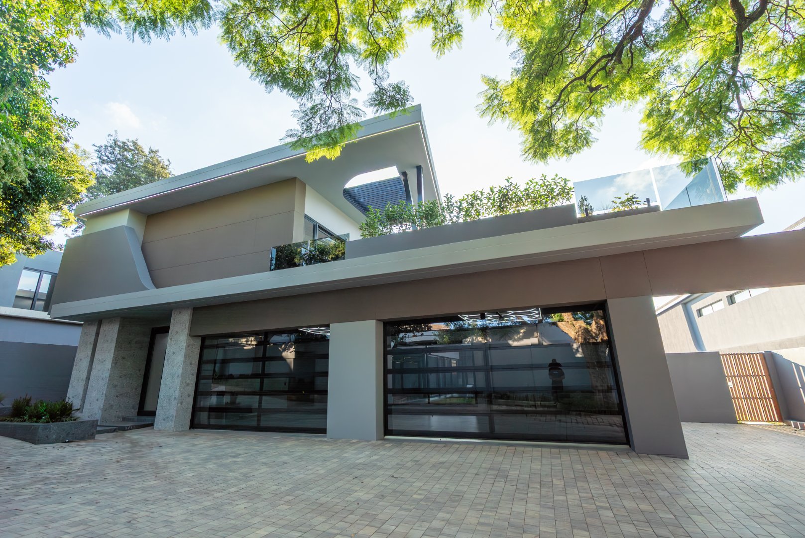 Choose Your Finishes: 670 m² Villa Behind a Double Boom in Sandhurst