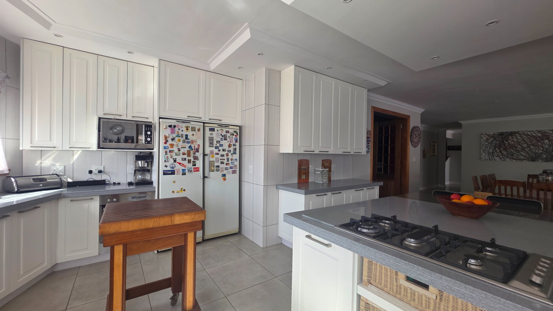 OPEN PLAN KITCHEN