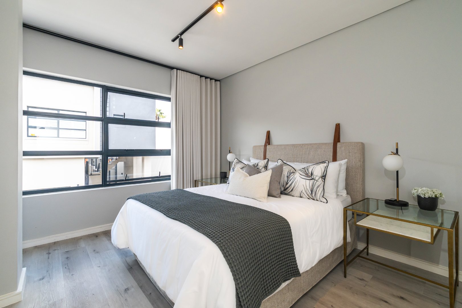 Executive Townhouse with Roof Terrace and Sandton View