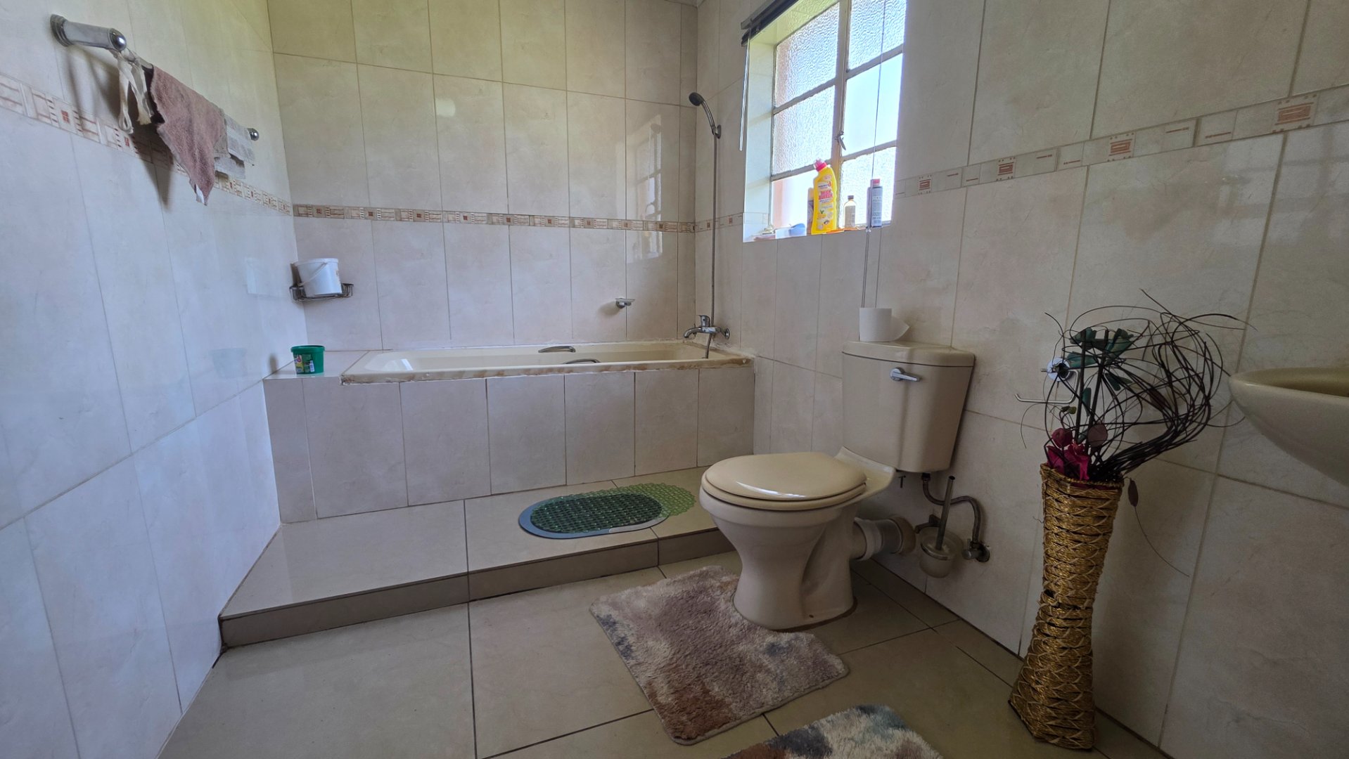 BATHROOM 2