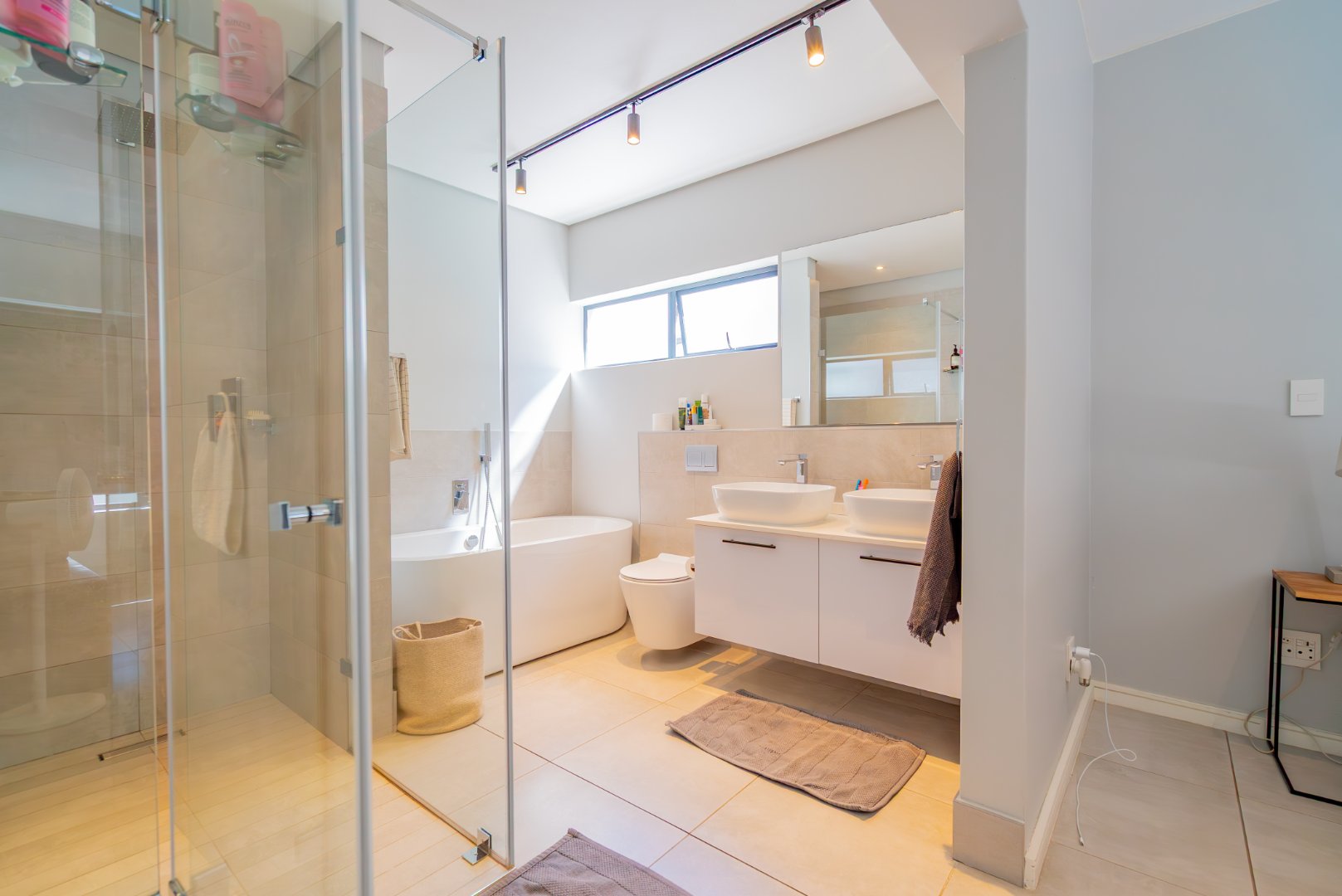 2-Bedroom Duplex with Private Roof Terrace