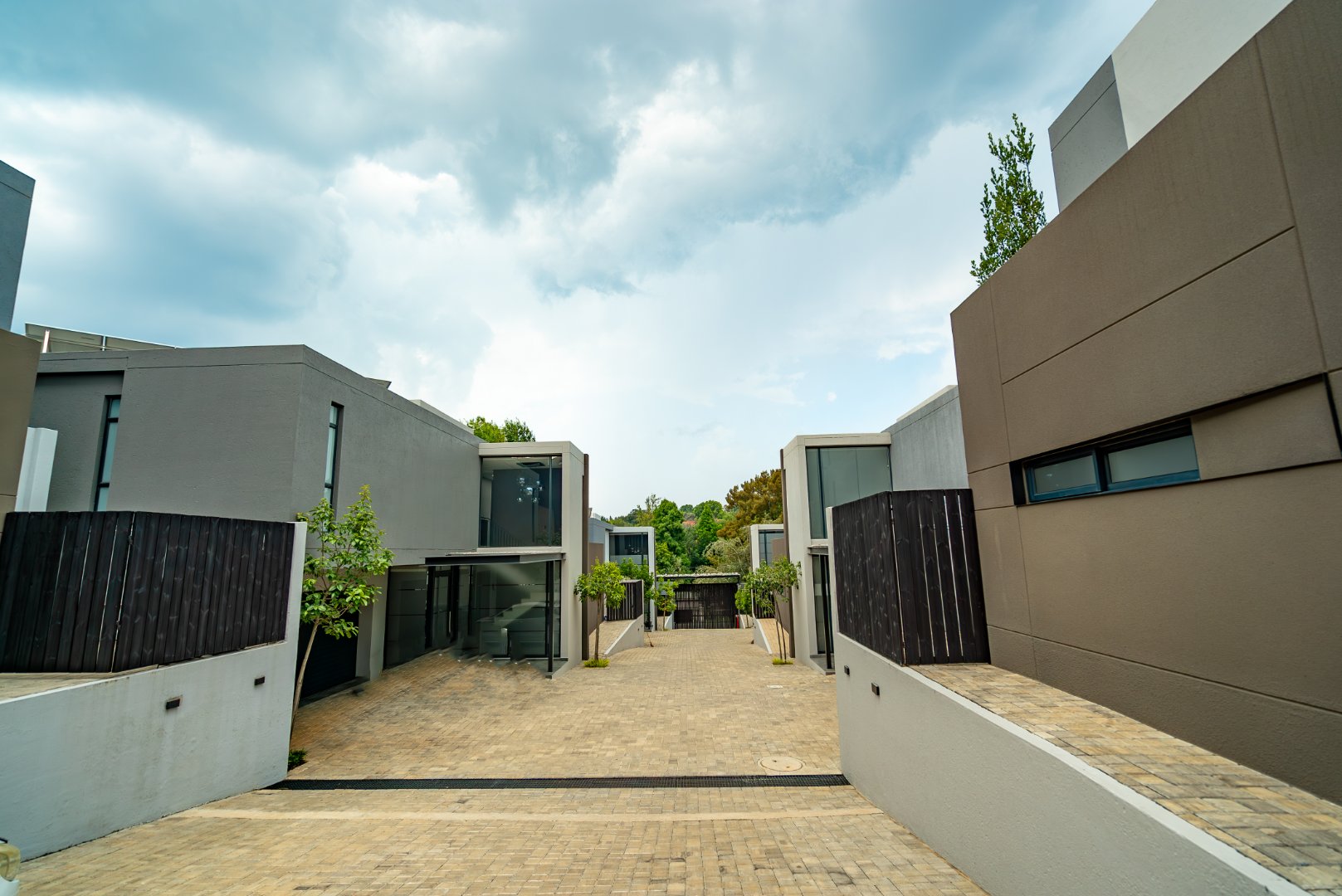 Luxury Cluster Living in an Elite Boomed Enclosure