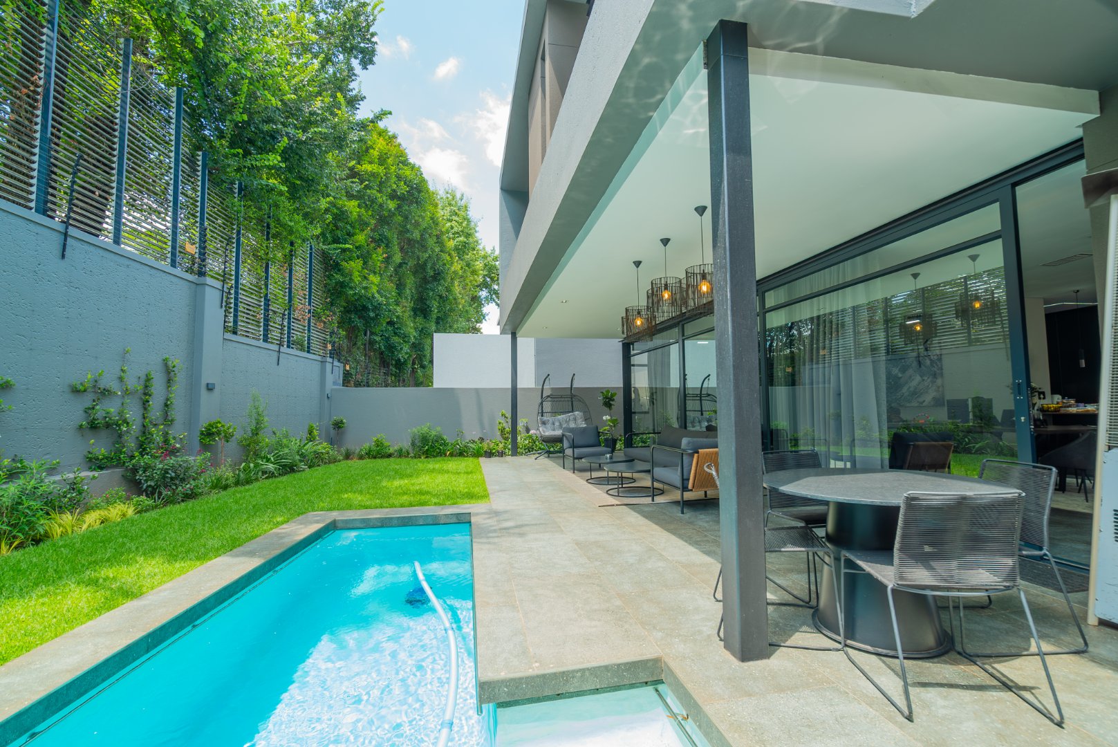 Luxury Cluster Living in an Elite Boomed Enclosure