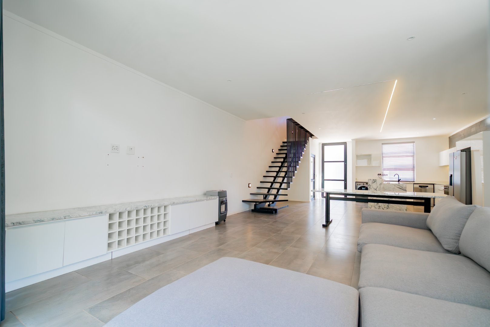Modern 3 Bed Hyde Park Townhouse with Solar, PJ Lounge & Double Garage