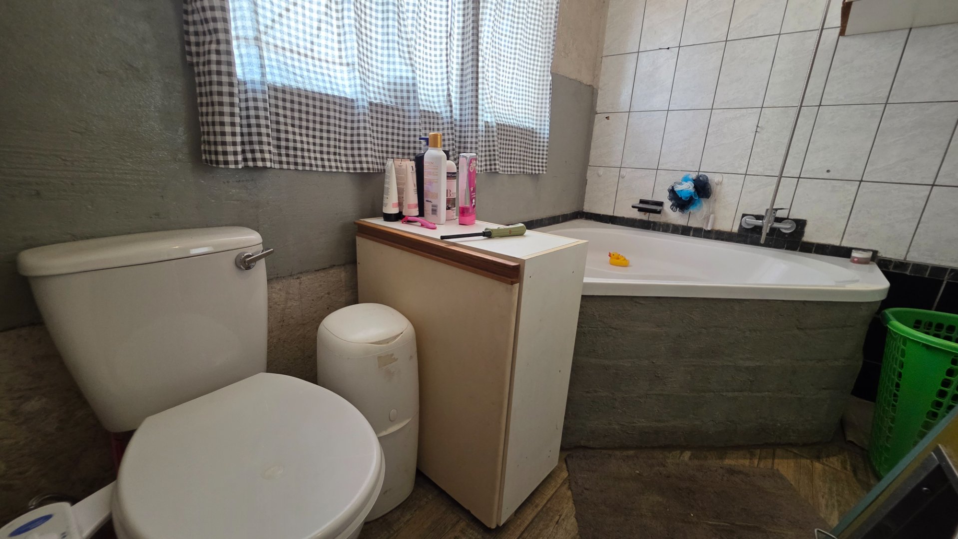 BATHROOM IN FLAT 1