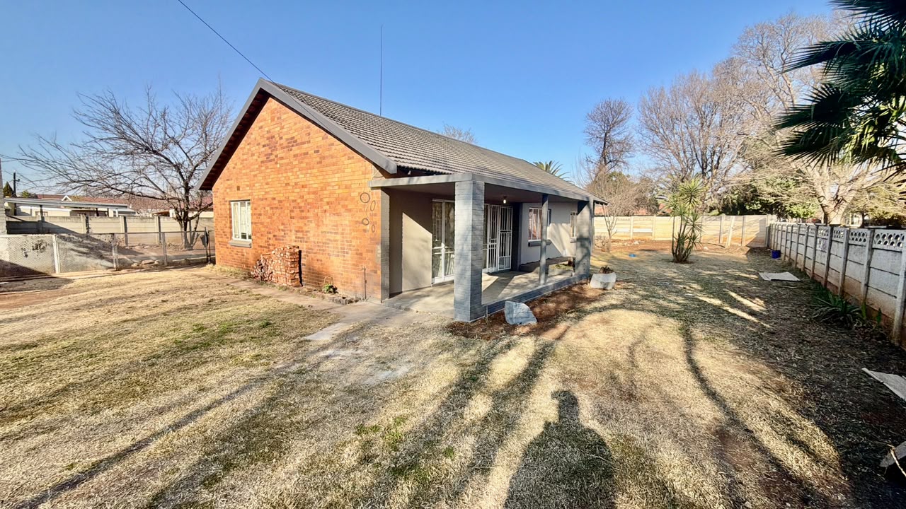 3 Bedroom House in Stilfontein - Photo 2