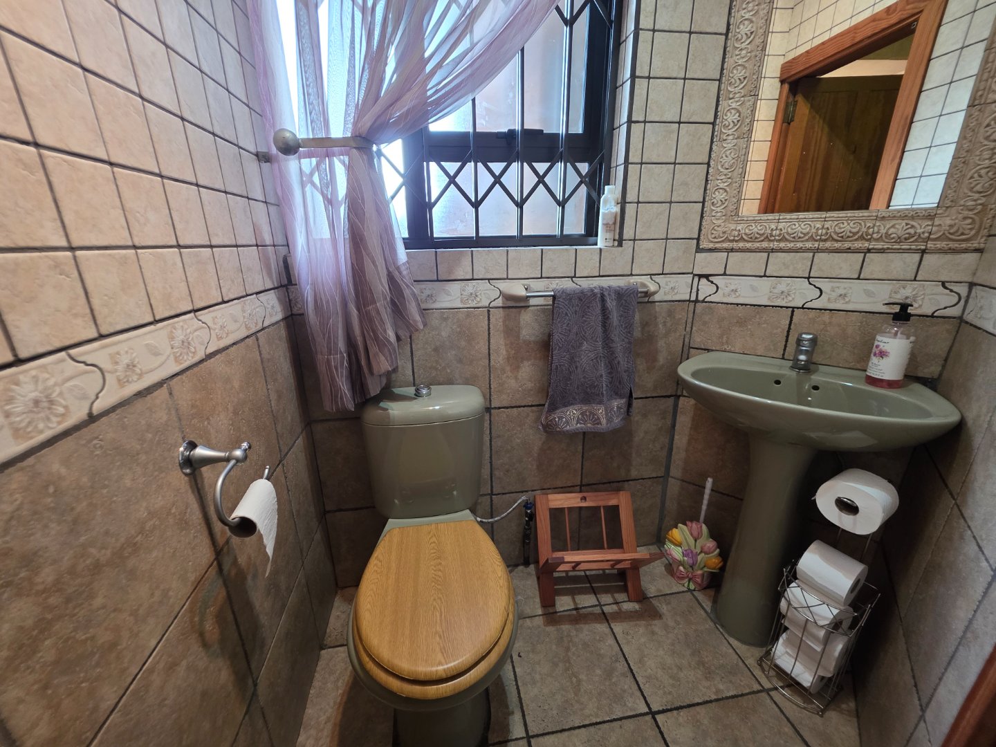 GUEST TOILET FROM ENTERTAINMENT AREA