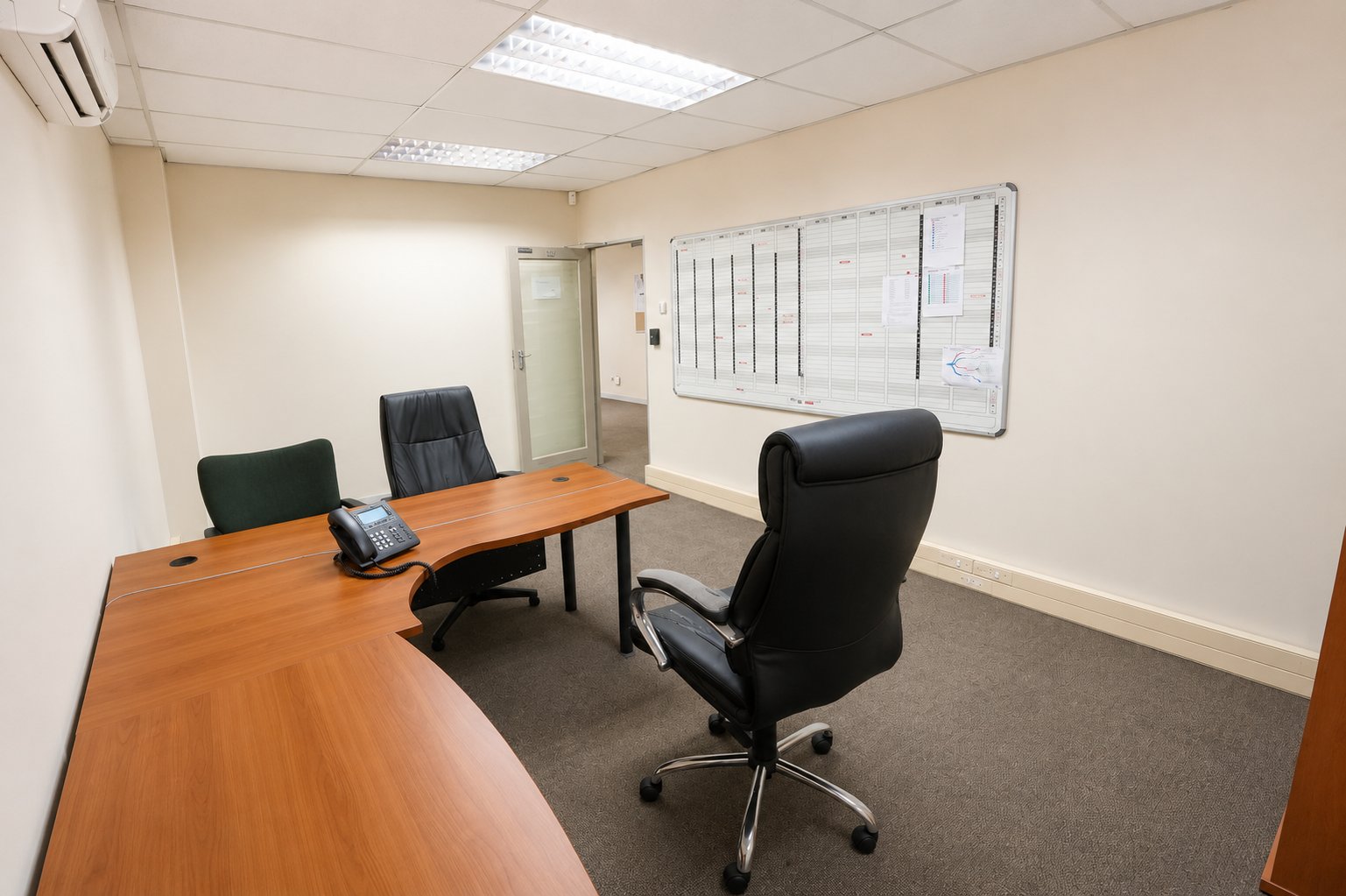 686 m² Ground Floor Office To Let at 26 Wellington Road | Parktown | Prestigious, Accessible Business Address photo 20