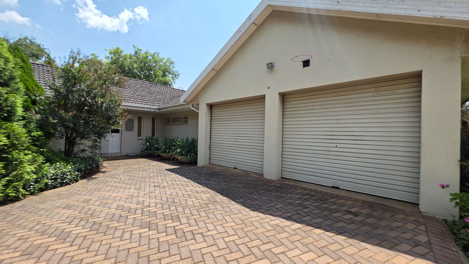 One Property, Endless Possibilities – Spacious Family Living with Extra Accommodation and Exceptional Outdoor Features