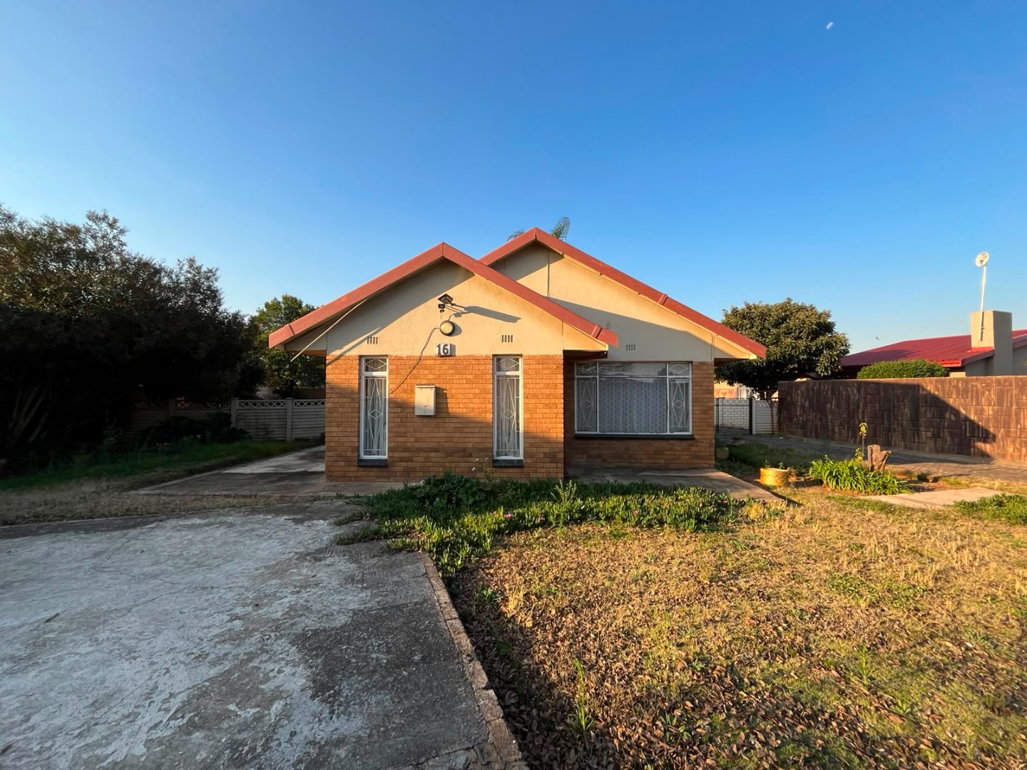 Family home in Sonland Park with pool and flatlet
