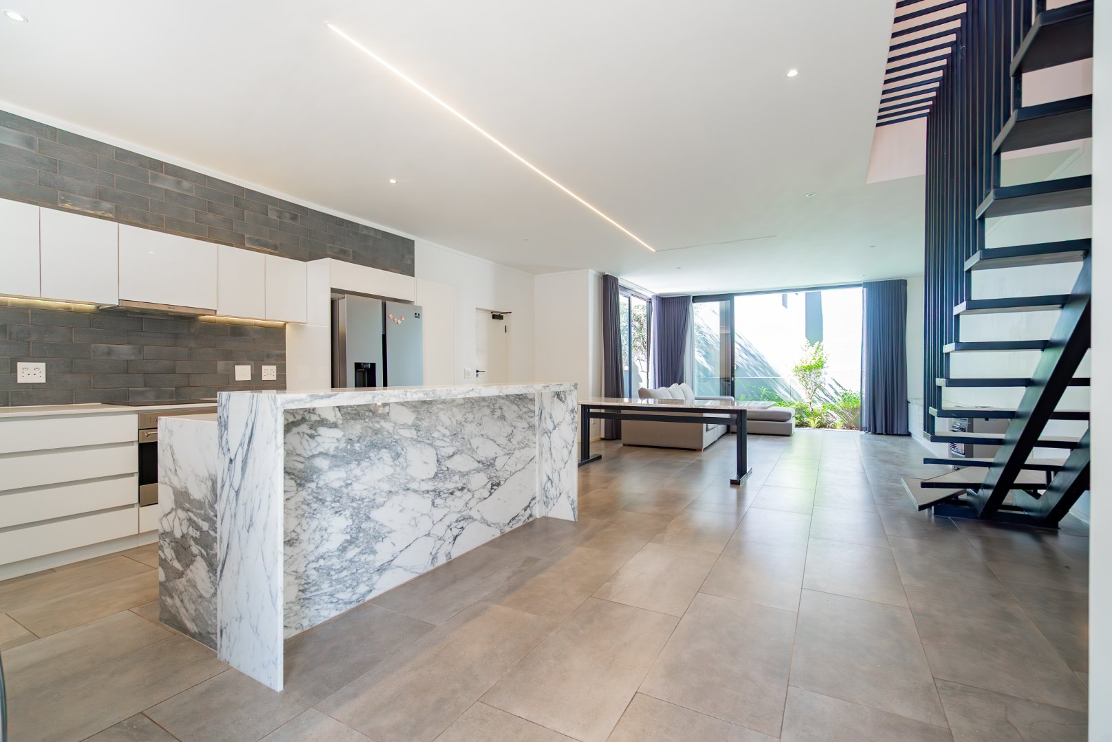 Modern 3 Bed Hyde Park Townhouse with Solar, PJ Lounge & Double Garage