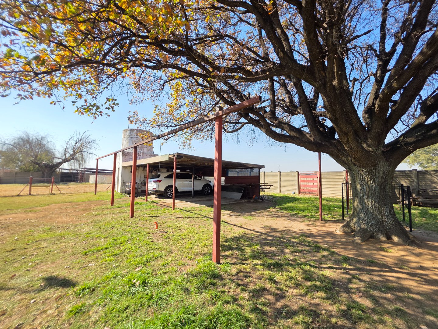 DOUBLE CARPORT OF MAIN HOUSE