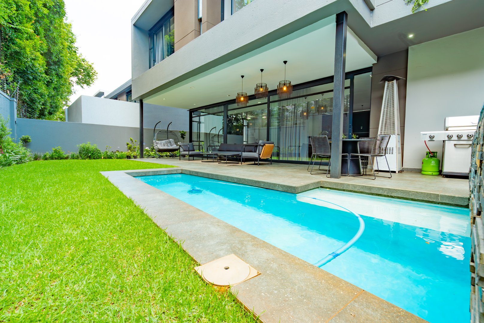Luxury Cluster Living in an Elite Boomed Enclosure