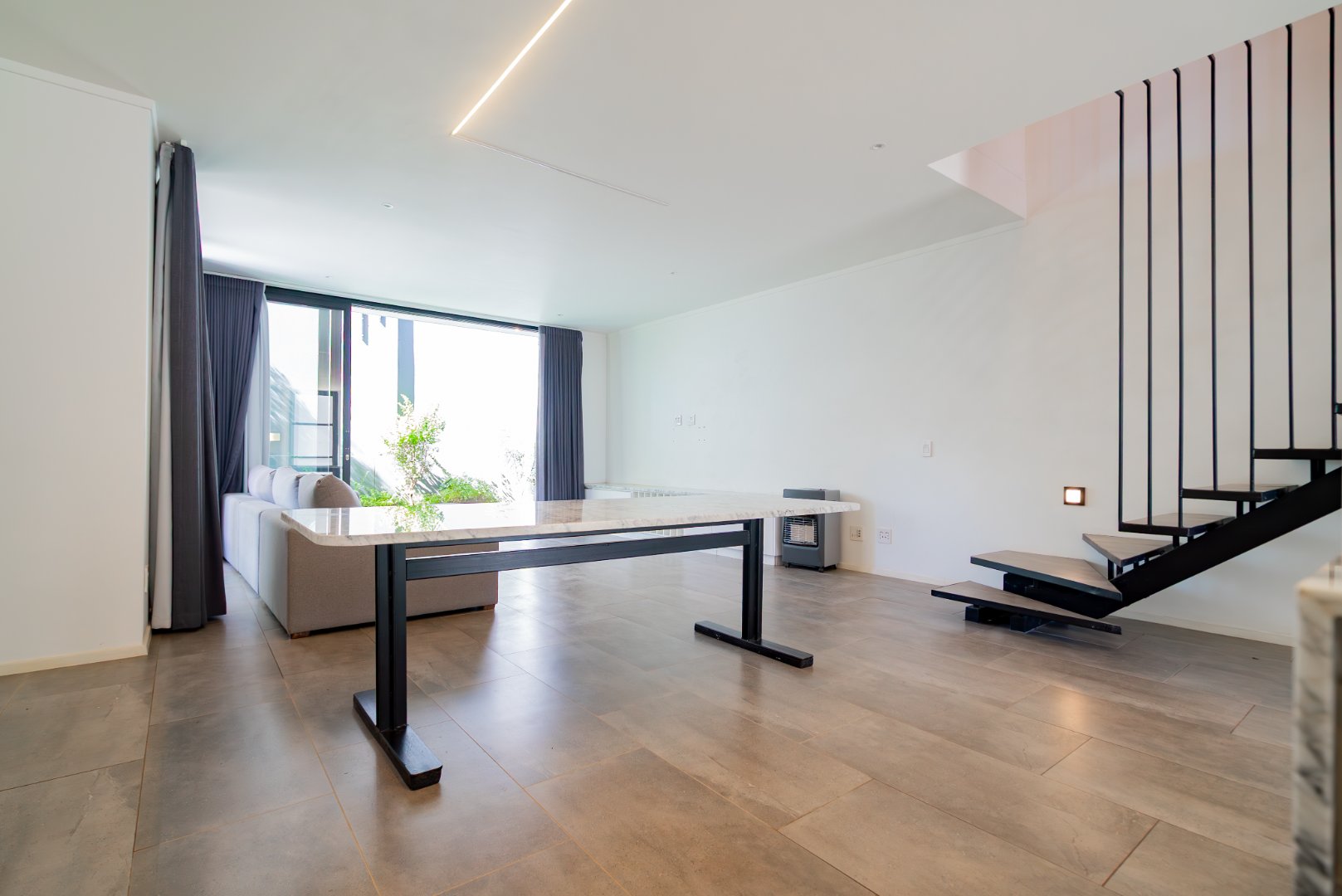 Modern 3 Bed Hyde Park Townhouse with Solar, PJ Lounge & Double Garage