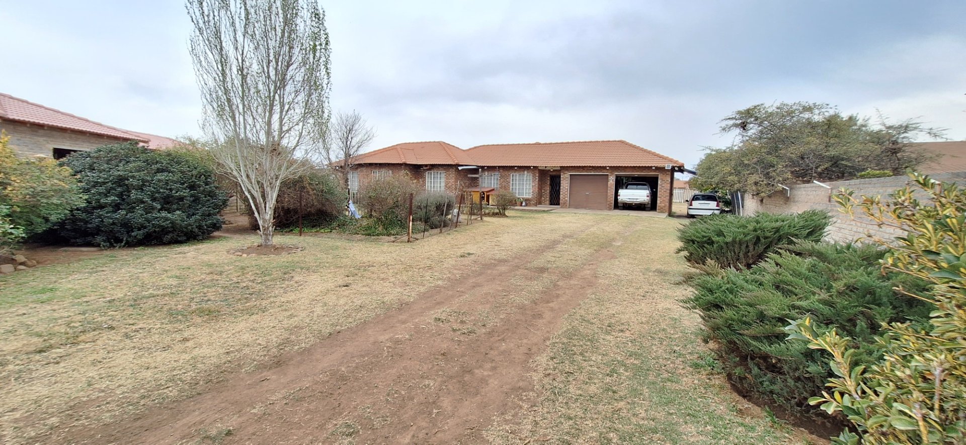 THREE BEDROOM ,FAMILY DWELLING ,CLOSE TO LOCAL SCHOOL AND OFFERS A LOW MAINTENANCE FACEBRICK OPTION