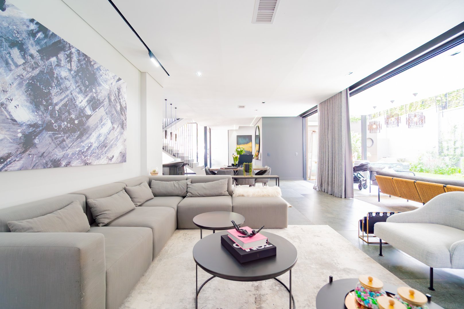 Luxury Cluster Living in an Elite Boomed Enclosure