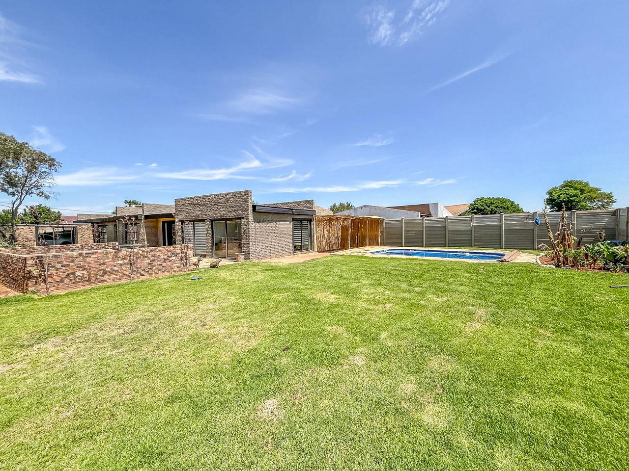 Modern Off-the-Grid Home with a Flatlet