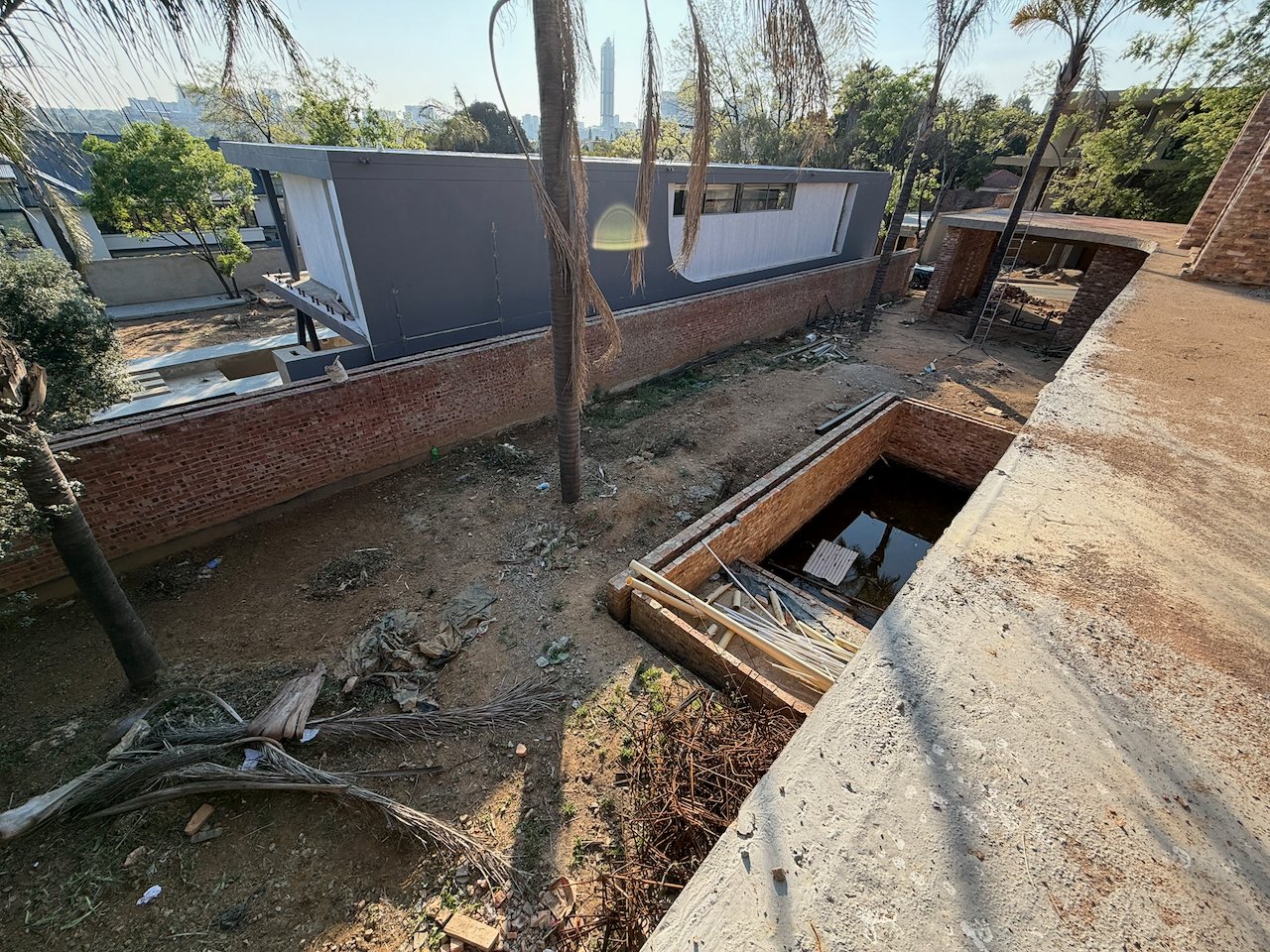 Choose Your Finishes: 670 m² Villa Behind a Double Boom in Sandhurst