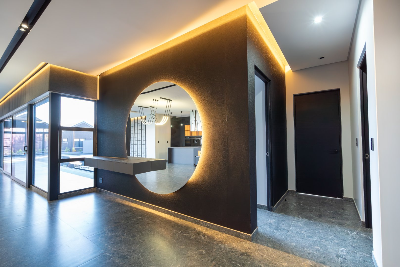 Move In for Christmas: 760 m² Villa Behind a Double Boom in Sandhurst