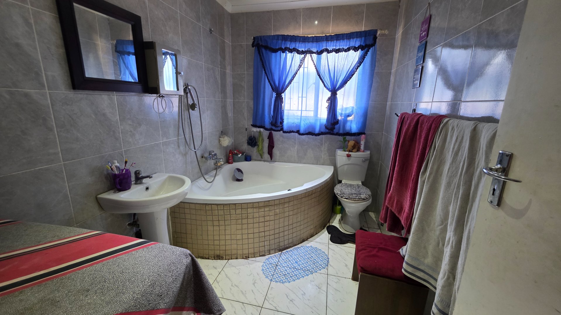 BATHROOM 2 IN MAIN HOUSE