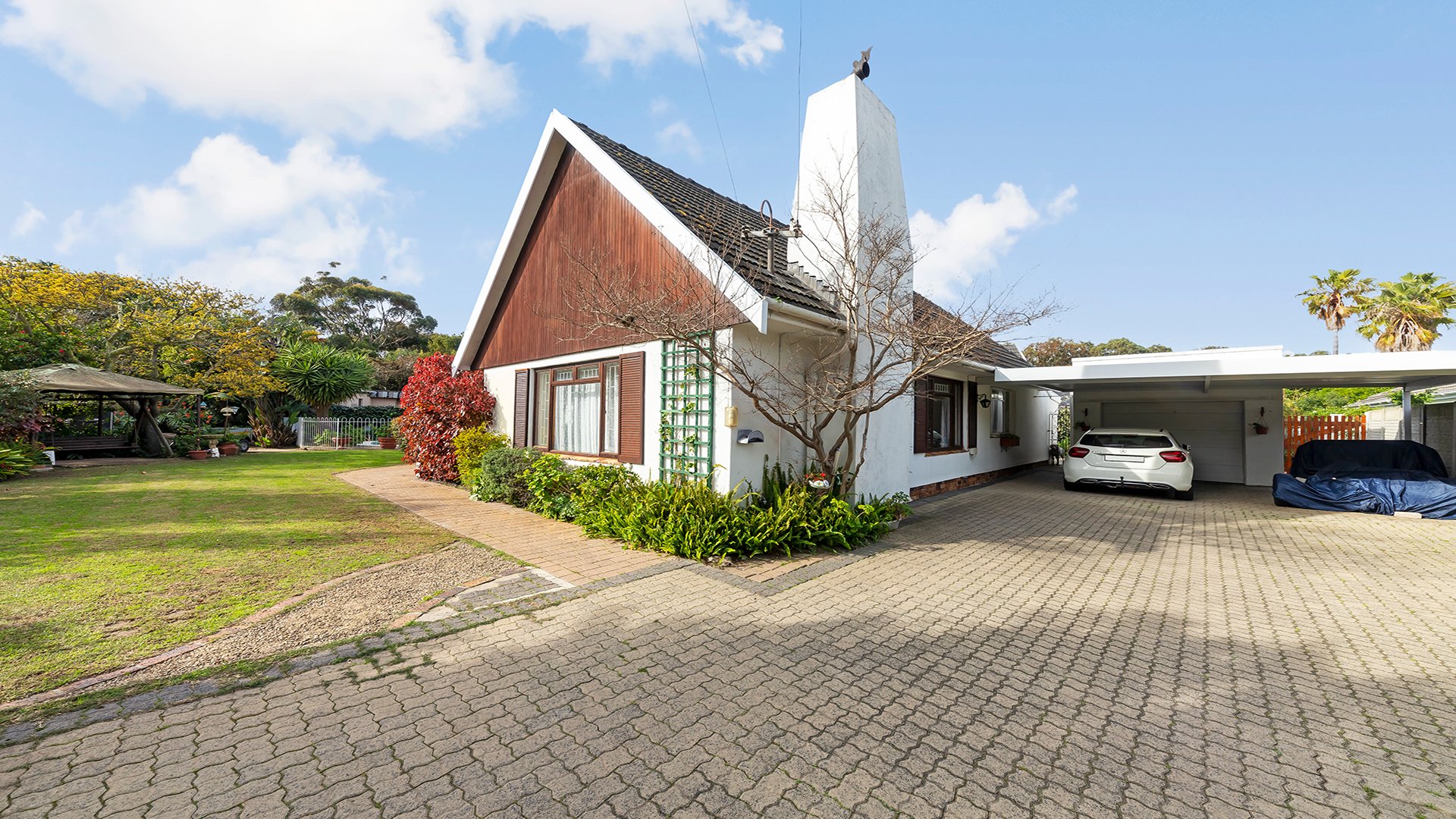 House For Sale in Bergvliet IOL Property