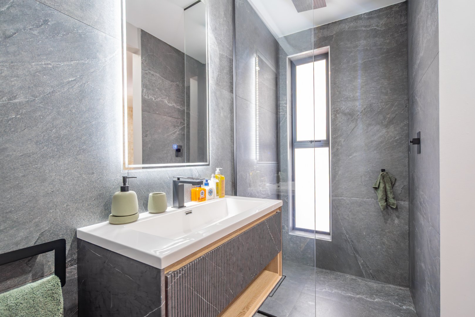 Fully Finished 4 Bed in Hyde Park | Green Belt Views, Manned Boom, Cap SmartGuard